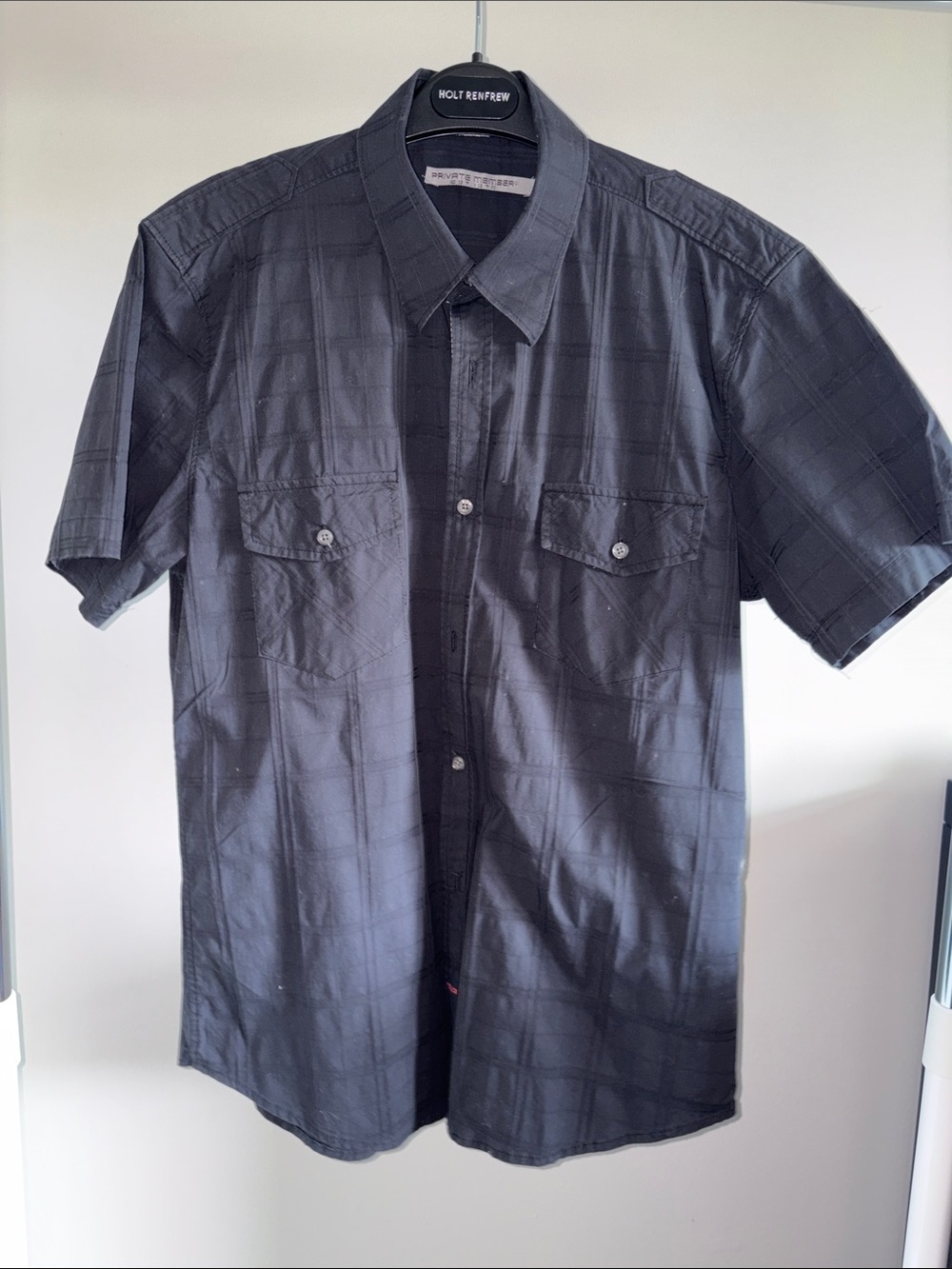 Men’s Black Short-Sleeve Button-Up Shirt